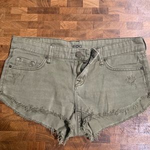 BDG women’s low rise short shorts size 26 w